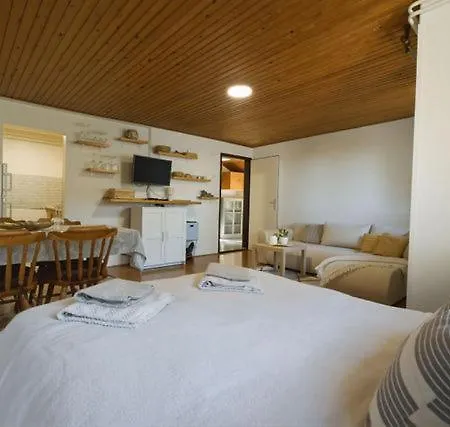 Vineyard Nook Apartment *