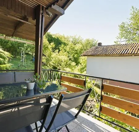 Vineyard Nook Apartment *